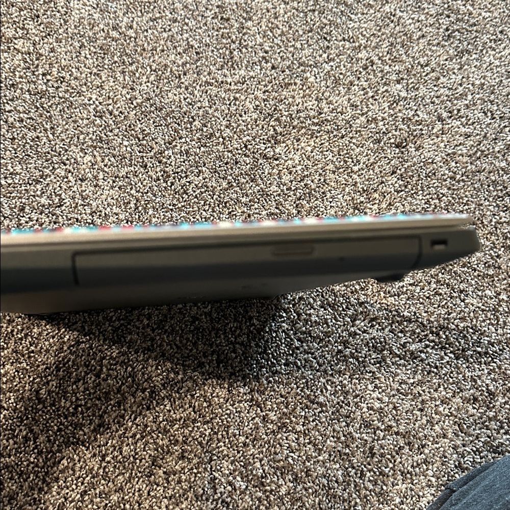 Lenovo Laptop with dvd player - Picture 4 of 7